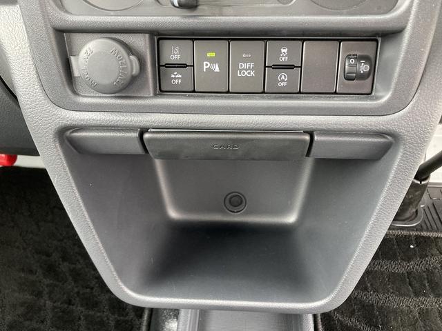 キャリイトラック KC AC・PS付 農繁 7型 趣味に農作業に、切替4WD♪ パートタイム4WD 農繁仕様 アオリ部と鳥居部の各フチにカバー付 荷台照明 FM・AMラジオ オートライト スズキセーフティーサポート ワンオーナ 衝突被害軽減S アイドリングストップ 横滑り防止機能(31枚目)