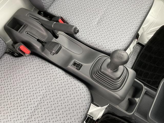 キャリイトラック KC AC・PS付 農繁 7型 趣味に農作業に、切替4WD♪ パートタイム4WD 農繁仕様 アオリ部と鳥居部の各フチにカバー付 荷台照明 FM・AMラジオ オートライト スズキセーフティーサポート ワンオーナ 衝突被害軽減S アイドリングストップ 横滑り防止機能(33枚目)