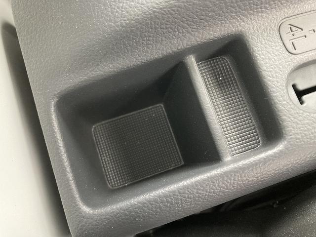 キャリイトラック KC AC・PS付 農繁 7型 趣味に農作業に、切替4WD♪ パートタイム4WD 農繁仕様 アオリ部と鳥居部の各フチにカバー付 荷台照明 FM・AMラジオ オートライト スズキセーフティーサポート ワンオーナ 衝突被害軽減S アイドリングストップ 横滑り防止機能(37枚目)