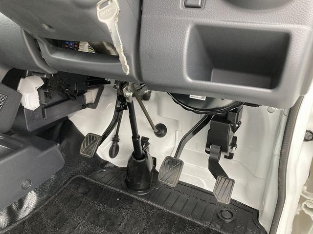 キャリイトラック KC AC・PS付 農繁 7型 趣味に農作業に、切替4WD♪ パートタイム4WD 農繁仕様 アオリ部と鳥居部の各フチにカバー付 荷台照明 FM・AMラジオ オートライト スズキセーフティーサポート ワンオーナ 衝突被害軽減S アイドリングストップ 横滑り防止機能(51枚目)