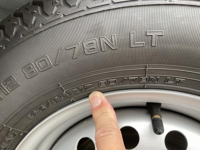 キャリイトラック KC AC・PS付 農繁 7型 趣味に農作業に、切替4WD♪ パートタイム4WD 農繁仕様 アオリ部と鳥居部の各フチにカバー付 荷台照明 FM・AMラジオ オートライト スズキセーフティーサポート ワンオーナ 衝突被害軽減S アイドリングストップ 横滑り防止機能(54枚目)