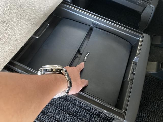 ムーヴキャンバス Ｘ－Ｌｔｄ　メイクアップ　ＳＡ２　大型ナビにカメラ♪　２ＷＤ　萌え度高め、かわいい内外装♪　後退時も安心、全方位モニタ付大型ナビ　ＥＴＣ　後席両側電動スライドドア　衝突軽減ブレーキ　オートライト　Ｂｌｕｅｔｏｏｔｈ　プッシュスタート　オートＡＣ　アイドリングＳ（31枚目）