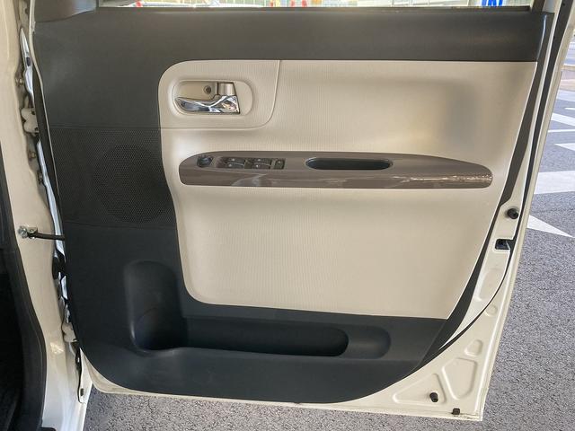 ムーヴキャンバス Ｘ－Ｌｔｄ　メイクアップ　ＳＡ２　大型ナビにカメラ♪　２ＷＤ　萌え度高め、かわいい内外装♪　後退時も安心、全方位モニタ付大型ナビ　ＥＴＣ　後席両側電動スライドドア　衝突軽減ブレーキ　オートライト　Ｂｌｕｅｔｏｏｔｈ　プッシュスタート　オートＡＣ　アイドリングＳ（65枚目）