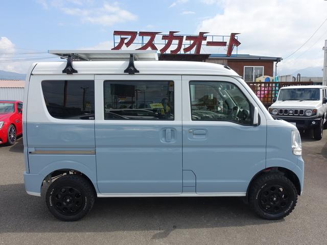 ＮＶ１００クリッパーバン ＤＸ　ＧＬパッケージ　キャンピング仕様車　シンク　ベッドキット　ポータブル電源　ソーラーパネル　リフトアップ　ＸＴＲＥＭＥ－Ｊ１４ＡＷ　マッドタイヤ　ナビＴＶ　２カメラドラレコ　ＥＴＣ　黒革調シートカバー（4枚目）