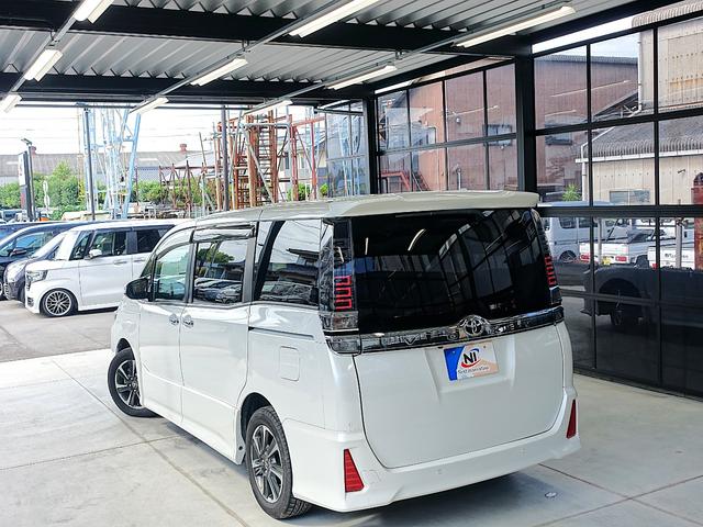 ヴォクシー ＺＳ　煌ＩＩＩ　ＴＳＳ・１オナ・半革シート・ケンウッド９型ナビ・ブルートゥース・ＴＶ・バックカメラ・後席モニター・ビルトインＥＴＣ・両側パワスラ・クルコン・オートハイビーム・前後録画ドラレコ・前後クリアランスソナー・（15枚目）