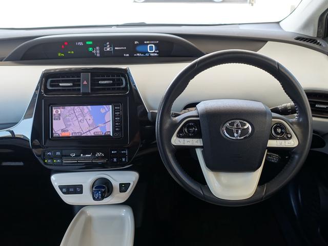 プリウス Ｓセーフティプラス　ＴＳＳ・白内装・ＬＥＤフォグ・ＥＴＣ・純正ナビ・Ｂｌｕｅｔｏｏｔｈ・ＴＶ・ＣＤ／ＳＤ再生・バックカメラ・クリアランスソナー・Ｃセンサー・衝突被害軽減ブレーキ・レーンアラート・フロアマット・スペアタイヤ（19枚目）