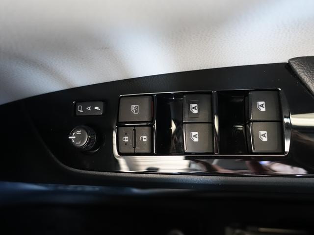 プリウス Ｓセーフティプラス　ＴＳＳ・白内装・ＬＥＤフォグ・ＥＴＣ・純正ナビ・Ｂｌｕｅｔｏｏｔｈ・ＴＶ・ＣＤ／ＳＤ再生・バックカメラ・クリアランスソナー・Ｃセンサー・衝突被害軽減ブレーキ・レーンアラート・フロアマット・スペアタイヤ（25枚目）