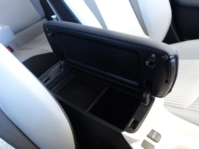 プリウス Ｓセーフティプラス　ＴＳＳ・白内装・ＬＥＤフォグ・ＥＴＣ・純正ナビ・Ｂｌｕｅｔｏｏｔｈ・ＴＶ・ＣＤ／ＳＤ再生・バックカメラ・クリアランスソナー・Ｃセンサー・衝突被害軽減ブレーキ・レーンアラート・フロアマット・スペアタイヤ（34枚目）