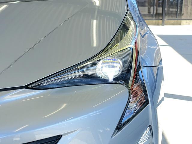 プリウス Ｓセーフティプラス　ＴＳＳ・白内装・ＬＥＤフォグ・ＥＴＣ・純正ナビ・Ｂｌｕｅｔｏｏｔｈ・ＴＶ・ＣＤ／ＳＤ再生・バックカメラ・クリアランスソナー・Ｃセンサー・衝突被害軽減ブレーキ・レーンアラート・フロアマット・スペアタイヤ（42枚目）