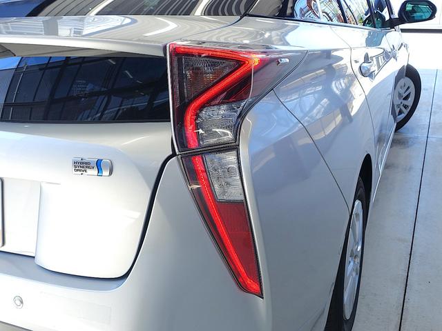 プリウス Ｓセーフティプラス　ＴＳＳ・白内装・ＬＥＤフォグ・ＥＴＣ・純正ナビ・Ｂｌｕｅｔｏｏｔｈ・ＴＶ・ＣＤ／ＳＤ再生・バックカメラ・クリアランスソナー・Ｃセンサー・衝突被害軽減ブレーキ・レーンアラート・フロアマット・スペアタイヤ（47枚目）