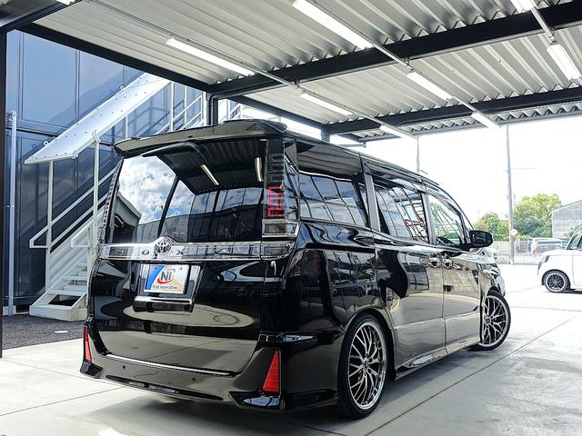 ヴォクシー ZS 煌II TSS・1オーナー・新品モデリスタ・新品車高調・新品19アルミホイール・新品タイヤ・カロッツェリア9型ナビ・ブルートゥース・TV・バックカメラ・ETC・両側パワスラ・クルコン・前後クリアランスソナー・(8枚目)