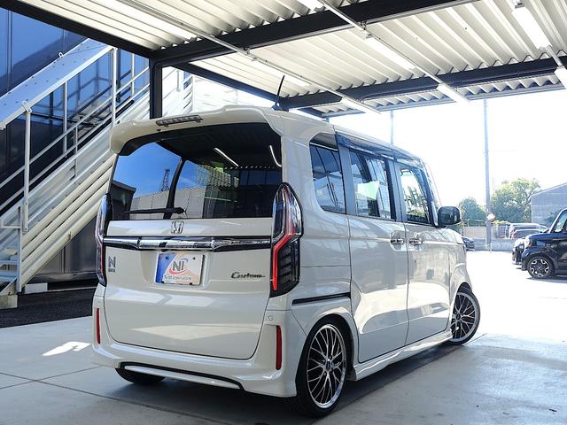 パールホワイト！低走行！カスタム済Ｎ−ＢＯＸ入庫致しました！車高調！社外アルミホイール！ナビ・ドラレコ付！！是非ご検討ください！