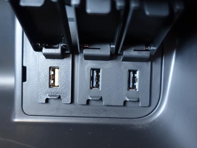 ナビでのＵＳＢ再生・スマホ充電もこなします！