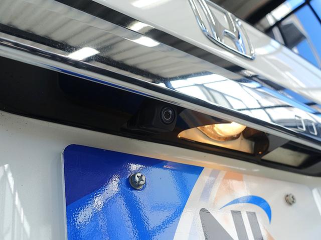 バックカメラ搭載！後退時の後方映像をリアルタイムで確認できます！