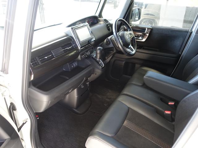 両側パワースライドドア！ハーフレザーシート！ホンダセンシング！車線逸脱防止警報！衝突軽減ブレーキ！横滑り防止装置！クルーズコントロール！パドルシフト！ＵＳＢポート！リアサンシェード！ＬＥＤルームランプ