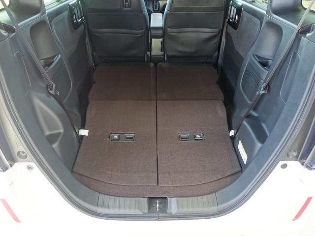 リアシートを格納することでより多くの荷物を積載可能です！