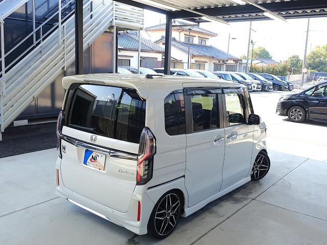 両側パワースライドドア！フロントシートヒーター！車線逸脱防止警報！衝突軽減ブレーキ！横滑り防止装置！リアクリアランスソナー！クルーズコントロール！リアサンシェード！ＬＥＤルームランプ！ドリンクテーブル