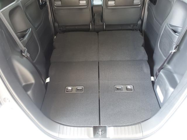 リアシートを格納することでより多くの荷物を積載可能です！