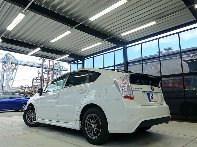 プリウス S モデリスタフルエアロ・RAYS-CE28-ECO軽量ホイール・シャークアンテナ・アルパインナビ・フルセグTV・ブルートゥースハンズフリー通話機能・バックカメラ・ETC・クリアランスソナー・ドアバイザー(14枚目)