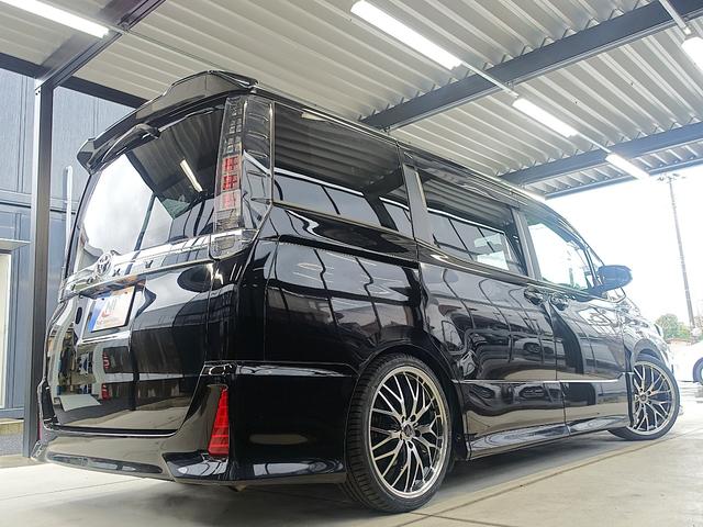 ヴォクシー ＺＳ　新品シルクブレイズエアロ・新品１９ＡＷ・新品タイヤ・新品後席モニタ・新品シートカバー・純正９型ナビ・ブルートゥース・地デジ・ＣＤ／ＤＶＤ・ビルトインＥＴＣ・リアサンシェード・左側パワスラ・オレンジ内装（6枚目）