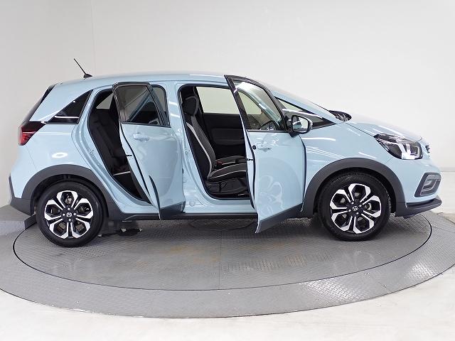 �g���������Ǝ��̃Z���^�[�^���N���C�A�E�g�A�Ᏸ�݌v�ŏ����Ⴍ�h�A���傫���J���܂��̂ŁA�����₨�q�l�A���N�z�̕��ɂ���i�Ə��~�肪���₷���Ȃ��Ă��܂��B