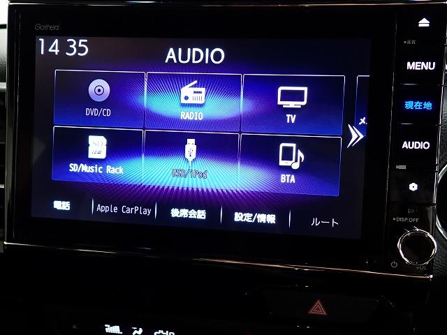 ホンダ純正ナビなのでダッシュボードにスッキリと収まっています。土地勘の無い所でも道に迷わず安心ですね！。ＡＶも色々視聴でるのでドライブも楽しくなりますよ！