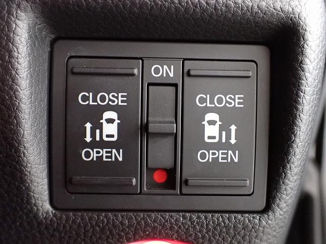 運転席からもスライドドアをボタン操作でスピーディーに開閉できます！またスマートキーでも操作できるので便利です。