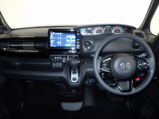 視界と視認性に優れたインパネまわりに統一感のあるデザインで全体をすっきりと。スイッチ類は見やすく分かりやすいレイアウトに。エンジンスタートはスタートボタンをワンプッシュ！