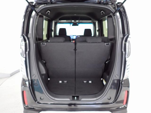 リアシートの後ろにはラゲッジスペースが確保されています。開口部も大きく床も低いので積み降ろしが楽です。