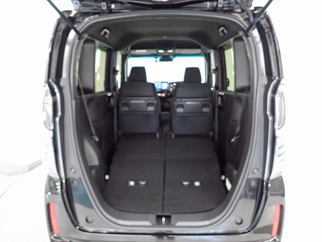 リアシートを倒すと高さも奥行もあるラゲッジスペースとなり自転車なんかも積めちゃいます！！