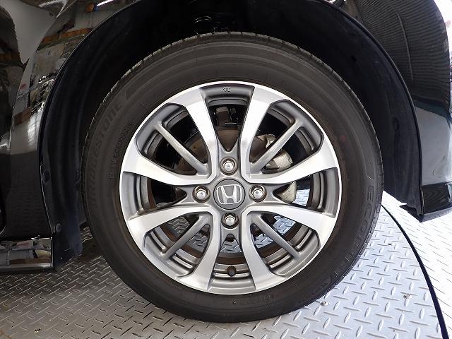 アルミホイールはホンダ純正なので安心！しかも車のデザインにもマッチしています。