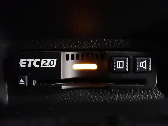 デザインスッキリのビルトイン『ＥＴＣ』！高速道路の特典はもちろん、キャッシュレスなので料金所では徐行するだけで通過可能です！
