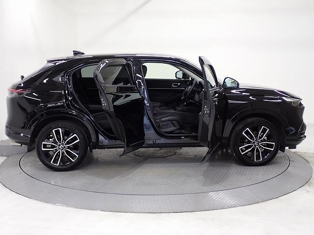 Ｈｏｎｄａ独自のセンタータンクレイアウト低床設計で床が低くまた前席後席ドアも大きく開きますので女性にもお子様にも一段と乗り降りがしやすいです。