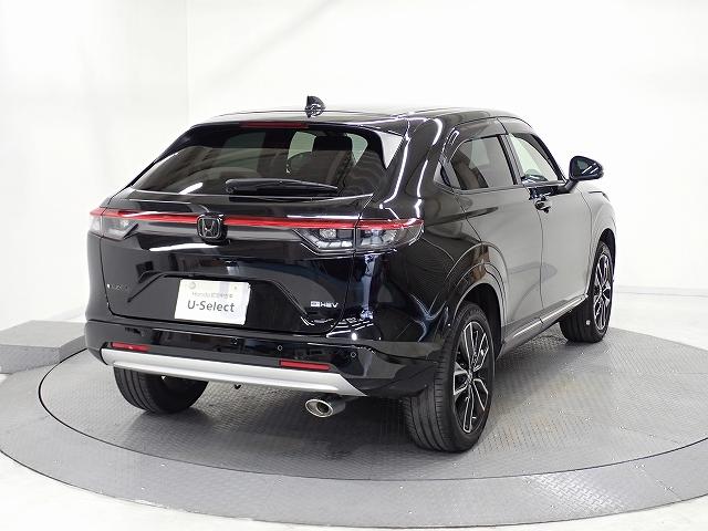 プライバシーガラスが装備されています。外を見るときには気にならずに、後方車両からは車内が見えにくい設計です、周りを気にせず、快適に運転できますよ。