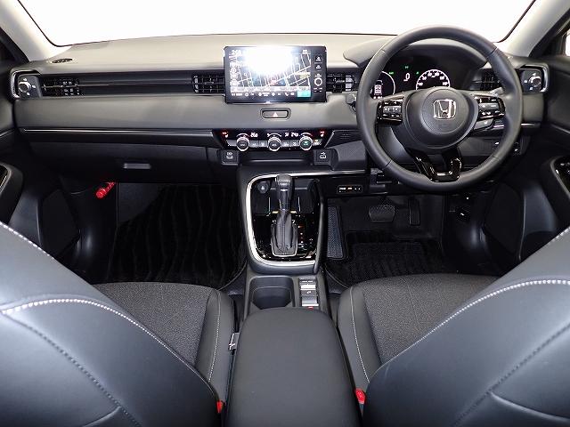 視認性に優れたインパネまわりに統一感のあるデザインで全体をすっきりと。スイッチ類は見やすく分かりやすいレイアウトに。エンジンスタートはスタートボタンをワンプッシュ！