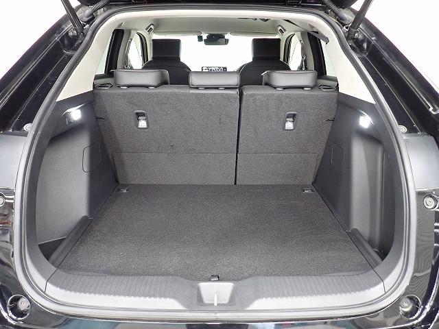 フル乗車でもしっかり荷物を収納出来るラゲッジスペースです。普段の買い物でしたらしっかり積める十分な荷室スペースを確保しています。