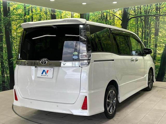 ヴォクシー ＺＳ　煌ＩＩ　禁煙車　両側電動ドア　純正９インチＳＤナビ　純正１２．１型フリップダウン　セーフティセンス　ＥＴＣ　バックカメラ　コーナーセンサー　スマートキー　ＬＥＤヘッド　クルコン　オートハイビーム（17枚目）