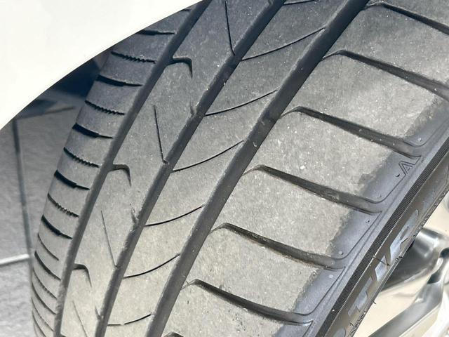 ヴェルファイア ２．４Ｚ　ゴールデンアイズ　禁煙車　両側電動ドア　９型ナビ　バックカメラ　フリップダウン　パワーバックドア　ＥＴＣ　ハーフレザーシート　コーナーセンサー　スマートキー　ＨＩＤヘッド　クルコン　オートライト　デュアルオートエアコン（57枚目）