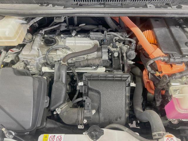 ノア ハイブリッドＳｉ　ダブルバイビーＩＩＩ　禁煙車　純正９インチナビ　後席モニター　セーフティセンス　両側パワースライドドア　クルコン　バックカメラ　ＥＴＣ２．０　ドラレコ　デュアルエアコン　ＬＥＤヘッドライト　１６インチアルミホイール（19枚目）