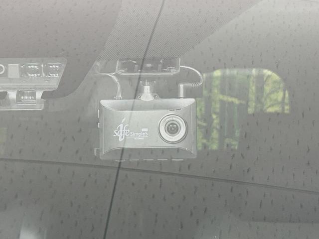 ノア ハイブリッドＳｉ　ダブルバイビーＩＩＩ　禁煙車　純正９インチナビ　後席モニター　セーフティセンス　両側パワースライドドア　クルコン　バックカメラ　ＥＴＣ２．０　ドラレコ　デュアルエアコン　ＬＥＤヘッドライト　１６インチアルミホイール（35枚目）