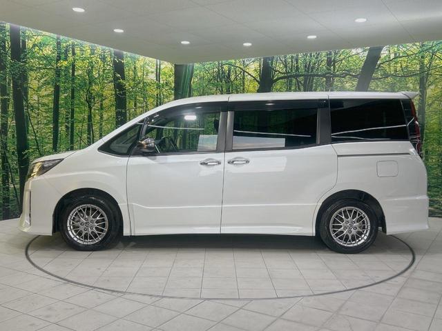 ノア ハイブリッドＳｉ　ダブルバイビーＩＩＩ　禁煙車　純正９インチナビ　後席モニター　セーフティセンス　両側パワースライドドア　クルコン　バックカメラ　ＥＴＣ２．０　ドラレコ　デュアルエアコン　ＬＥＤヘッドライト　１６インチアルミホイール（44枚目）