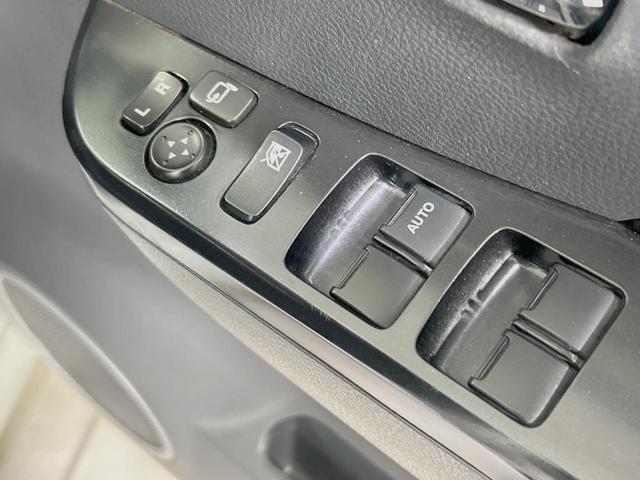 ワゴンRスティングレー X 禁煙車 スマートキー HIDヘッド フォグランプ オートエアコン 純正14インチアルミ CD 革巻きステアリング シートリフター バニティミラー 電動格納ミラー チルトステアリング イモビライザー(5枚目)