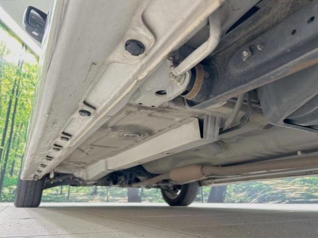 ワゴンRスティングレー X 禁煙車 スマートキー HIDヘッド フォグランプ オートエアコン 純正14インチアルミ CD 革巻きステアリング シートリフター バニティミラー 電動格納ミラー チルトステアリング イモビライザー(21枚目)