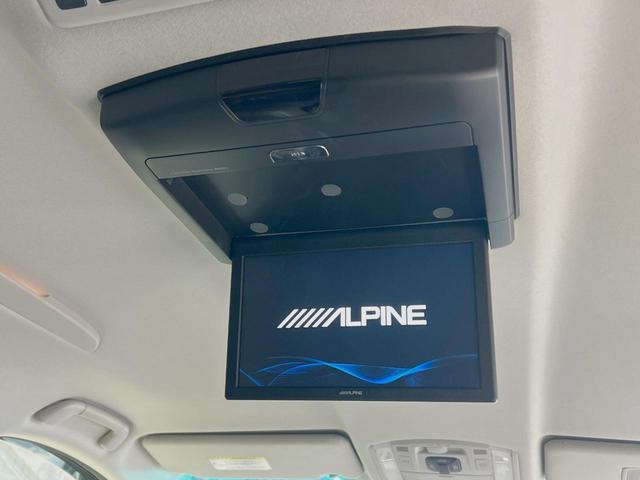 【フリップダウンモニター】大画面モニターで後席でもエンタメをお楽しみいただけます。小さなお子様にも大人気の装備です♪