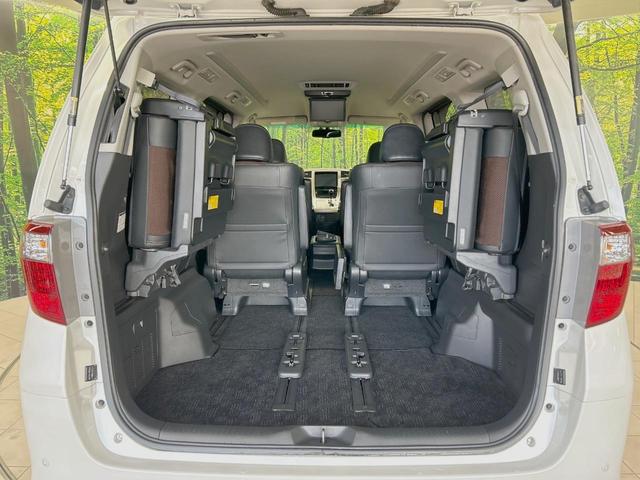 後席を格納すると、これだけの広さが!シーンに合わせたシートアレンジで、大きな荷物も積むことが出来ます♪