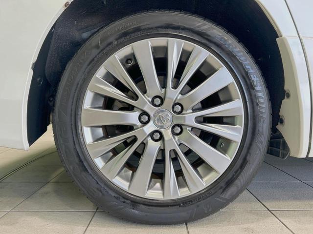 【純正18インチアルミホイール】外観にマッチした純正アルミホイールを装着しております。各種社外アルミホイールや、スタッドレスタイヤも取扱いしております。是非ご相談ください♪