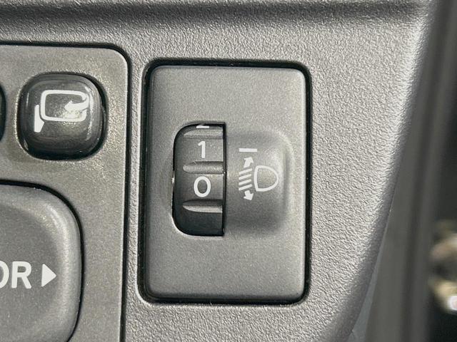 アクア S アルパイン製SDナビ バックカメラ 禁煙車 ドラレコ スマートキー ETC オートライト オートエアコン Bluetooth CD DVD再生 フルセグ 電動格納ミラー プライバシーガラス(33枚目)