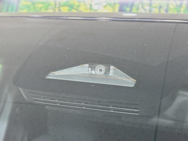 ヴォクシー ハイブリッドS-Z 純正10.5型ディスプレイオーディオ プリクラッシュセーフティ 両側電動ドア 13.2型後席モニター バックカメラ 100V電源 レーダークルーズ 禁煙車 ハーフレザーシート ドラレコ ETC(3枚目)