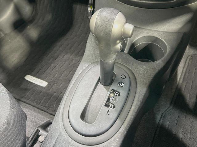 ノート X DIG-S 禁煙車 ETC スマートキー CD再生 アイドリングストップ 電動格納ミラー 盗難防止装置 パワーステアリング パワーウィンドウ ドアバイザー プライバシーガラス 純正14インチスチールホイール(22枚目)