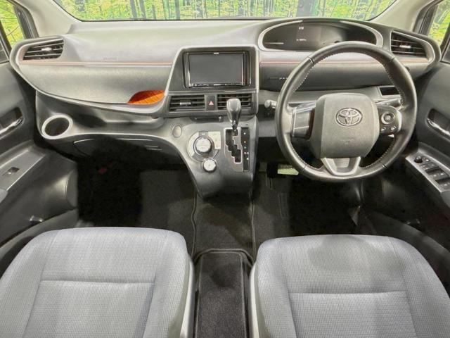シエンタ Ｇ　両側電動スライドドア　ＳＤナビ　禁煙車　スマートキー　ビルトインＥＴＣ　オートエアコン　ＣＤ　ＤＶＤ再生　フルセグ　純正革巻きステアリング　オートエアコン　電動格納ミラー（2枚目）